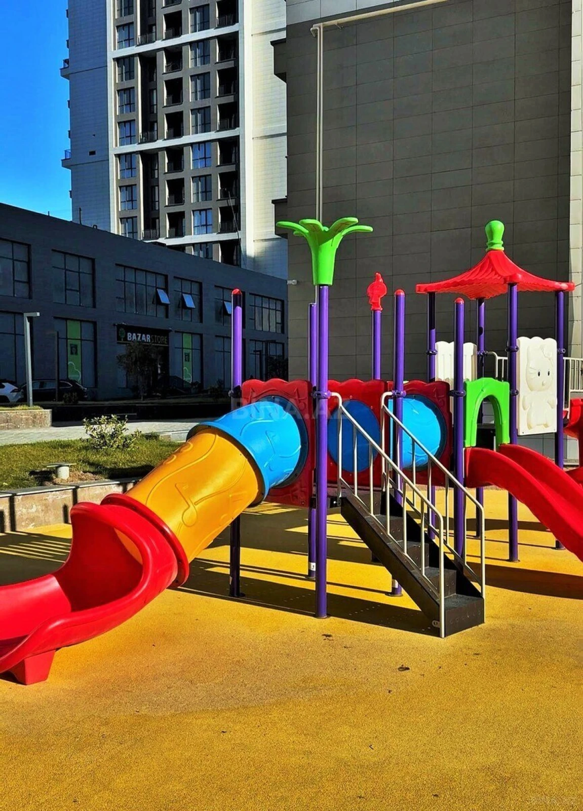 Satılır 3 otaqlı mənzil 146.4 m²