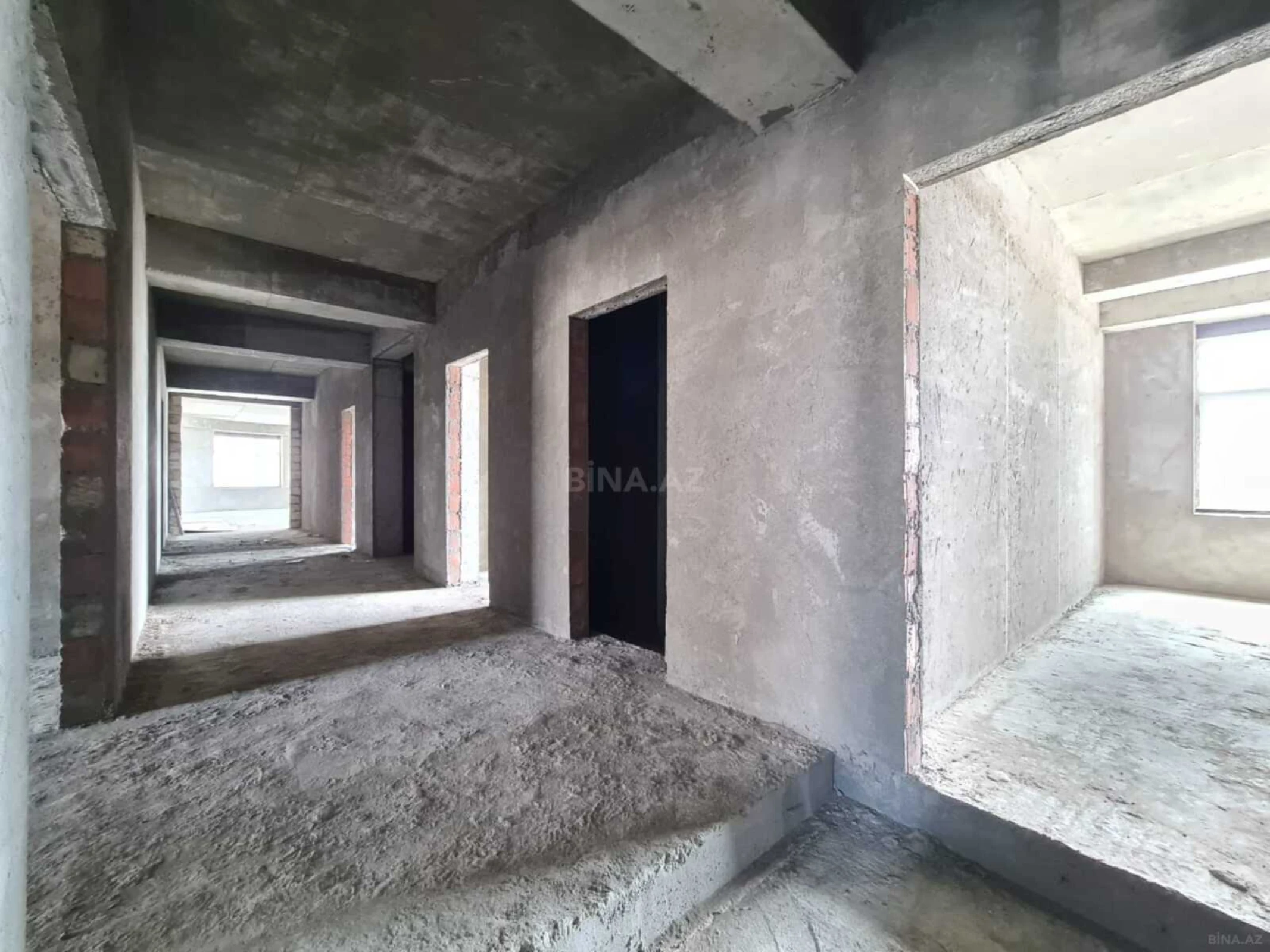 Satılır 4 otaqlı mənzil 209 m²