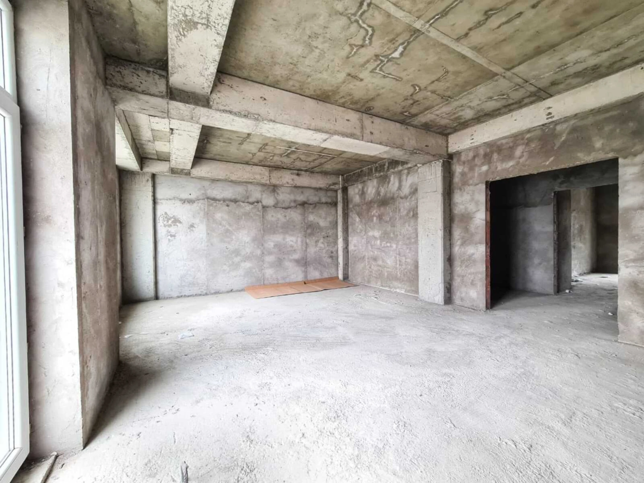 Satılır 4 otaqlı mənzil 209 m²