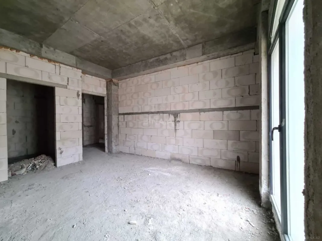 Satılır 4 otaqlı mənzil 209 m²