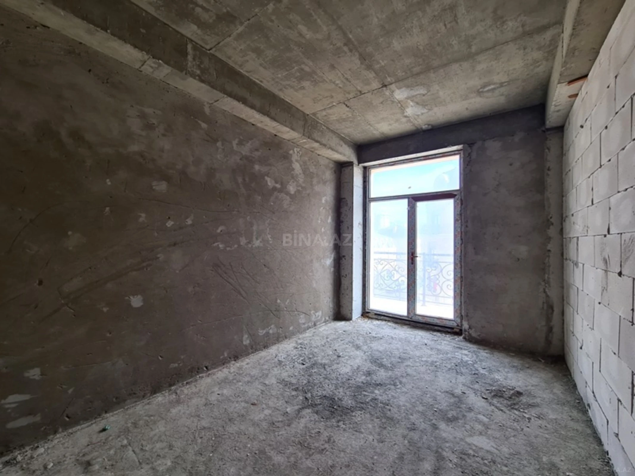 Satılır 4 otaqlı mənzil 209 m²