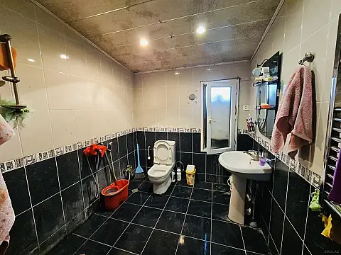 Satılır 4 otaqlı mənzil 140 m²