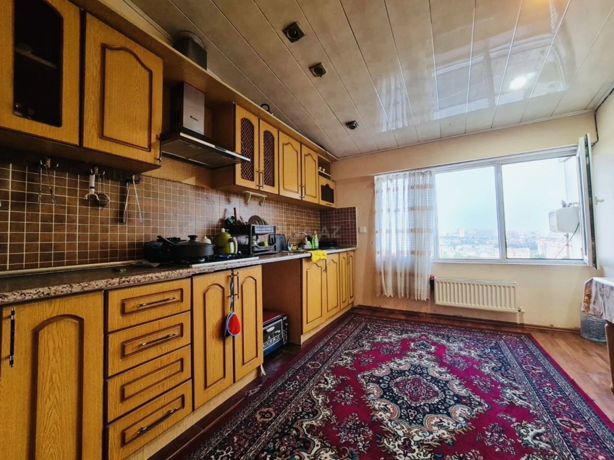 Satılır 4 otaqlı mənzil 140 m²