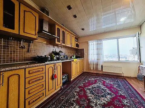 Satılır 4 otaqlı mənzil 140 m²