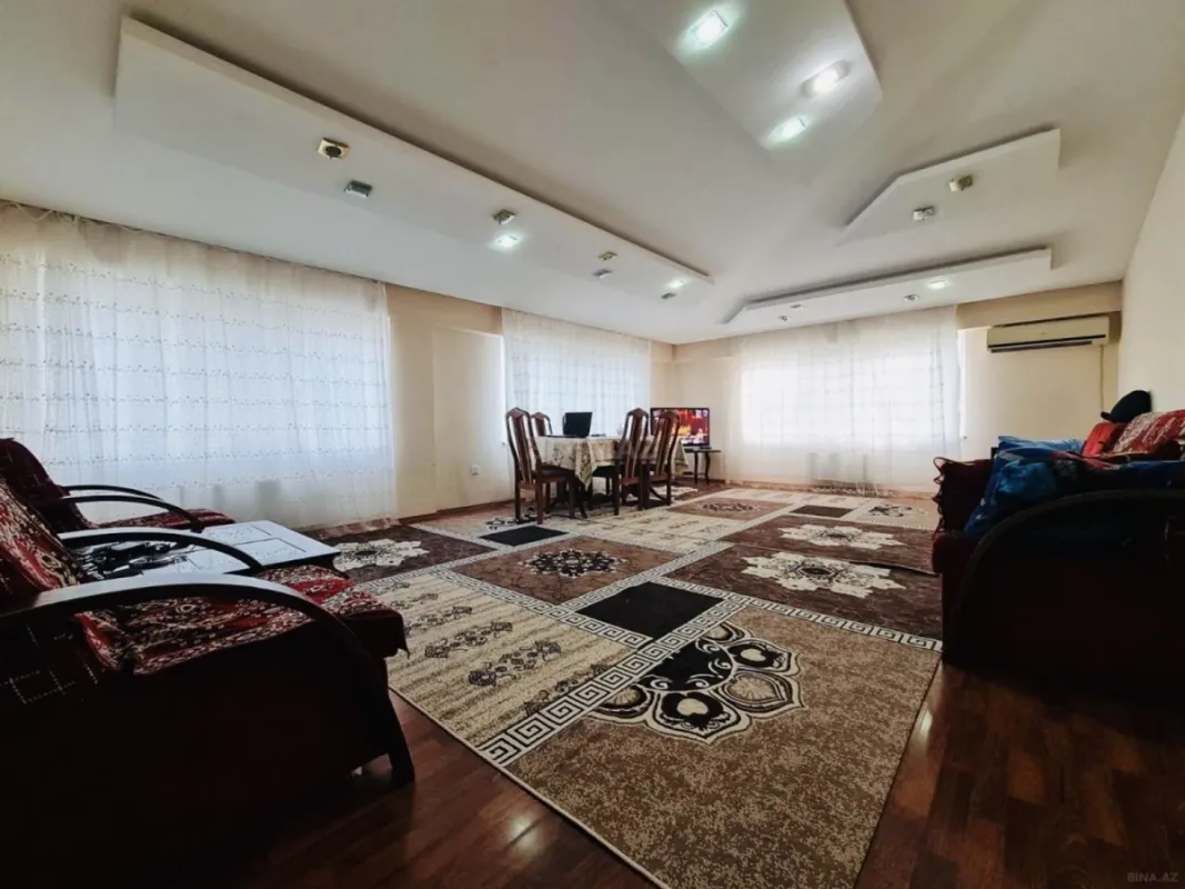 Satılır 4 otaqlı mənzil 140 m²
