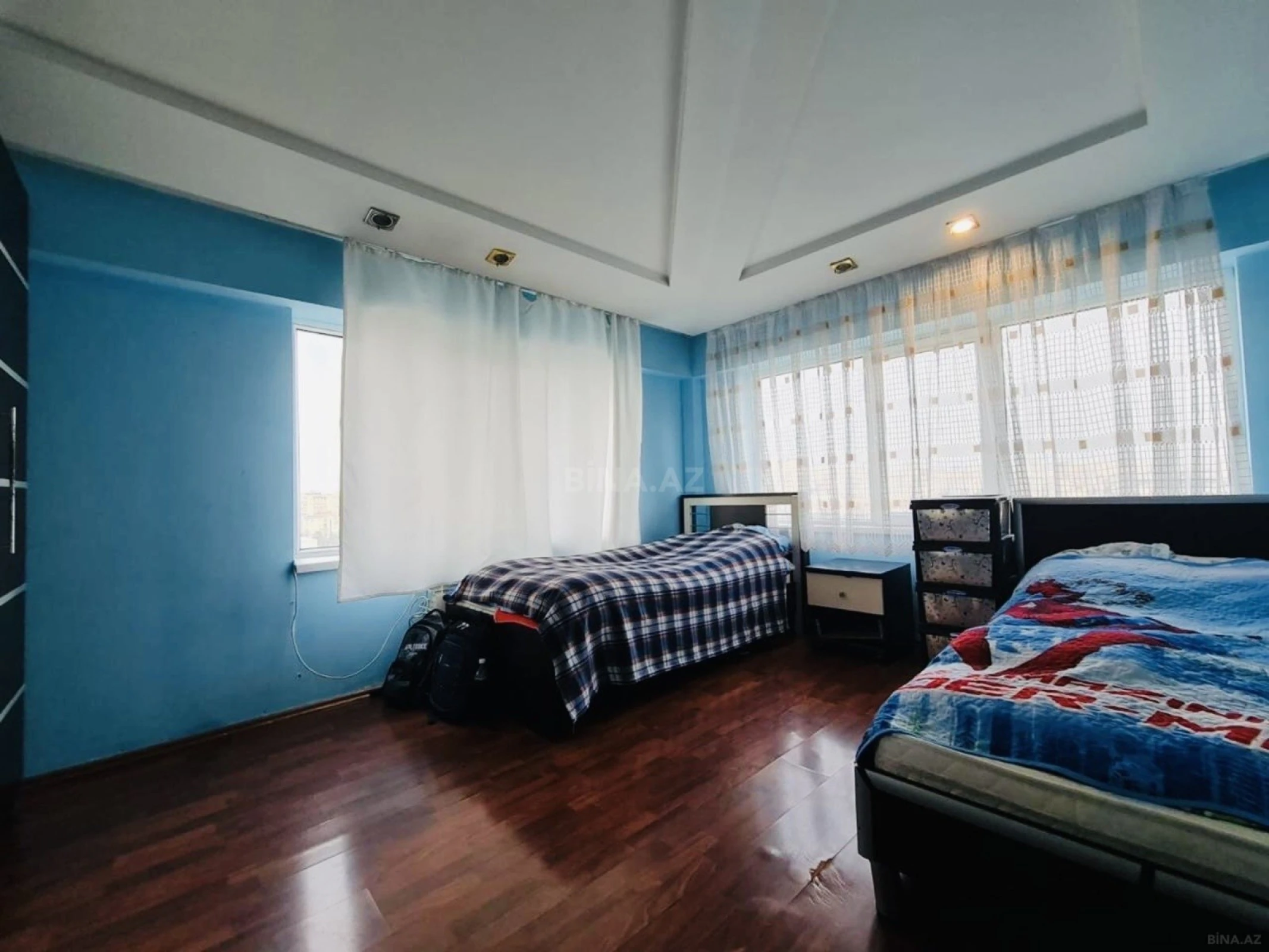 Satılır 4 otaqlı mənzil 140 m²