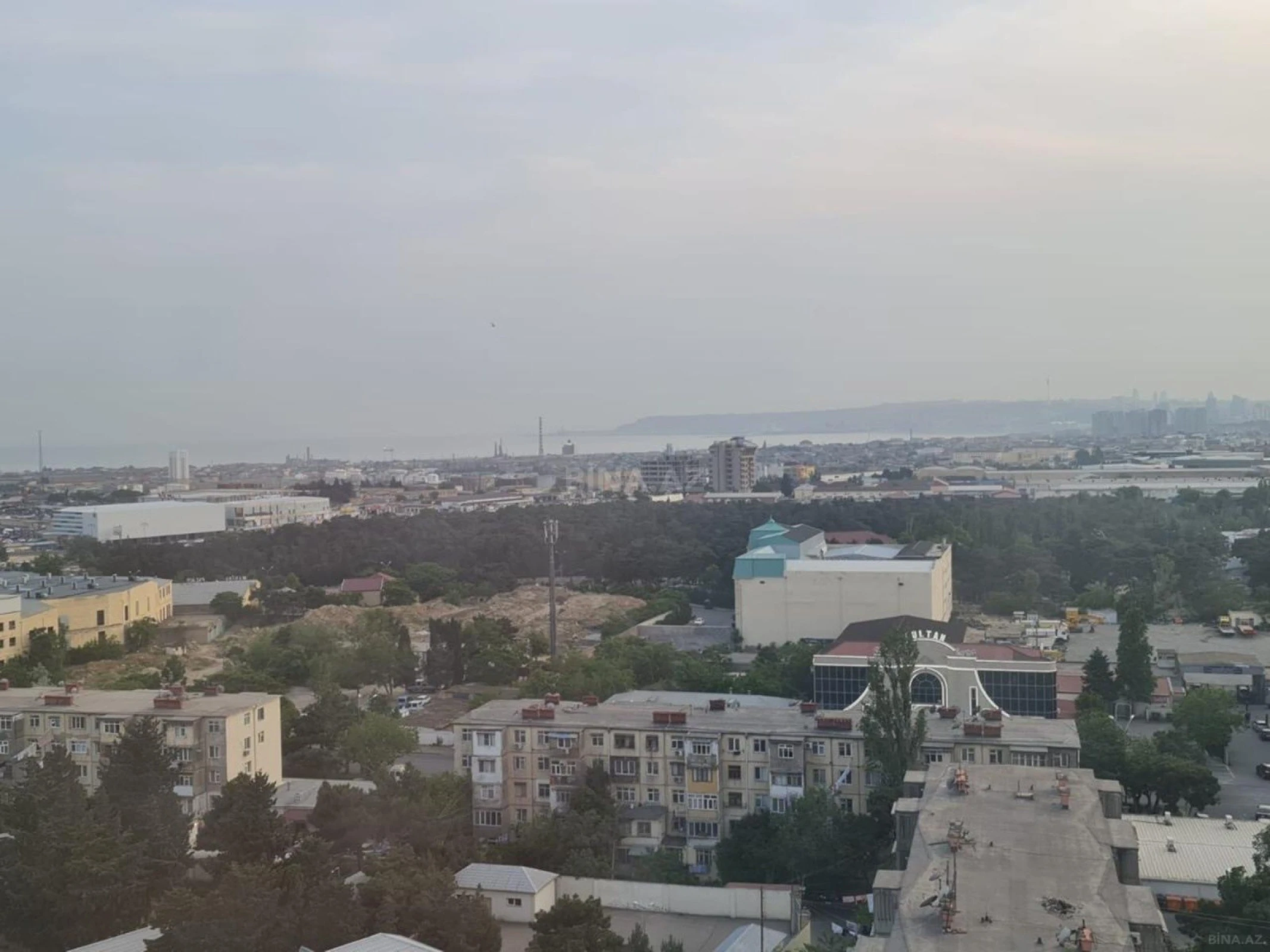 Satılır 4 otaqlı mənzil 140 m²