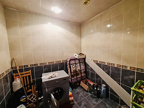 Satılır 4 otaqlı mənzil 140 m²