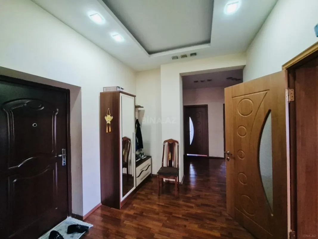 Satılır 4 otaqlı mənzil 140 m²