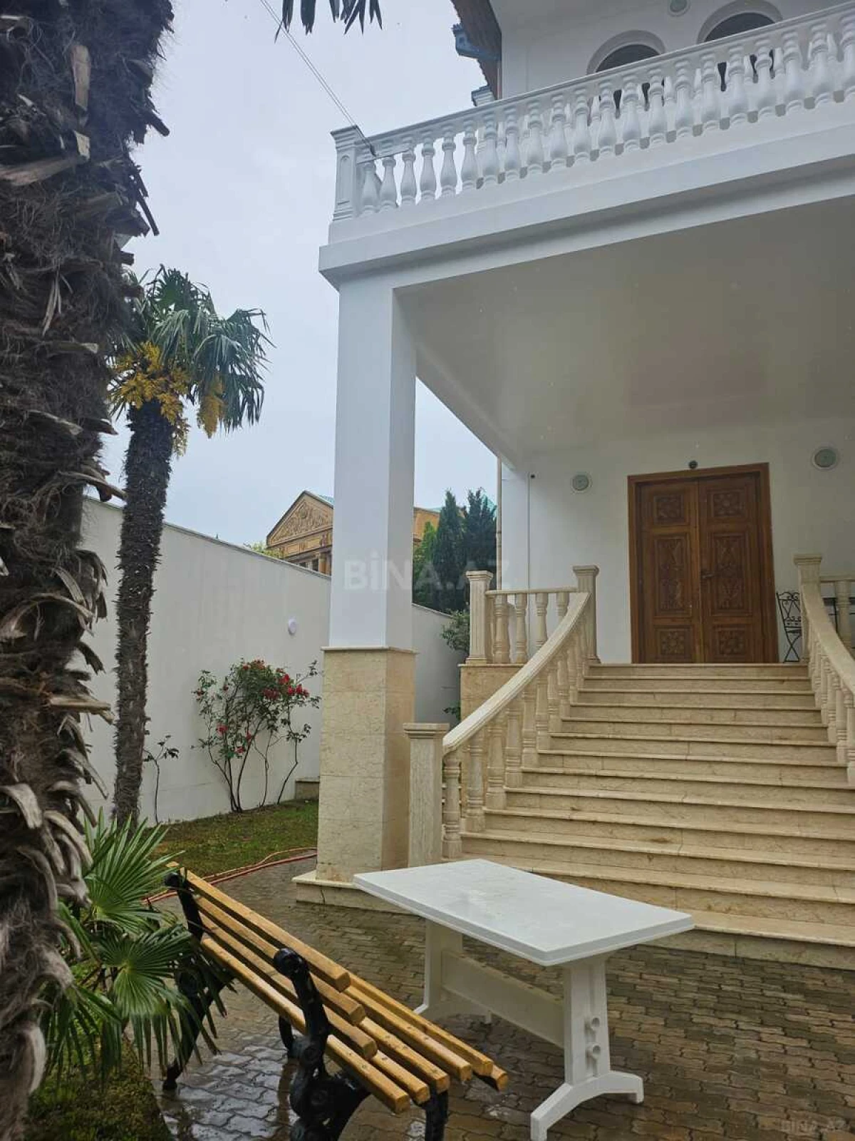 Kirayə verilir 7 otaqlı həyət evi 700 m²