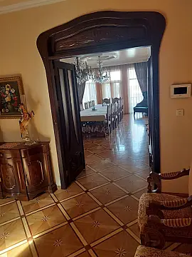 Kirayə verilir 7 otaqlı həyət evi 700 m²