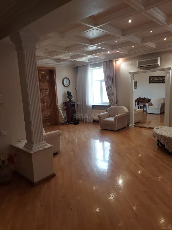 Kirayə verilir 7 otaqlı həyət evi 700 m²