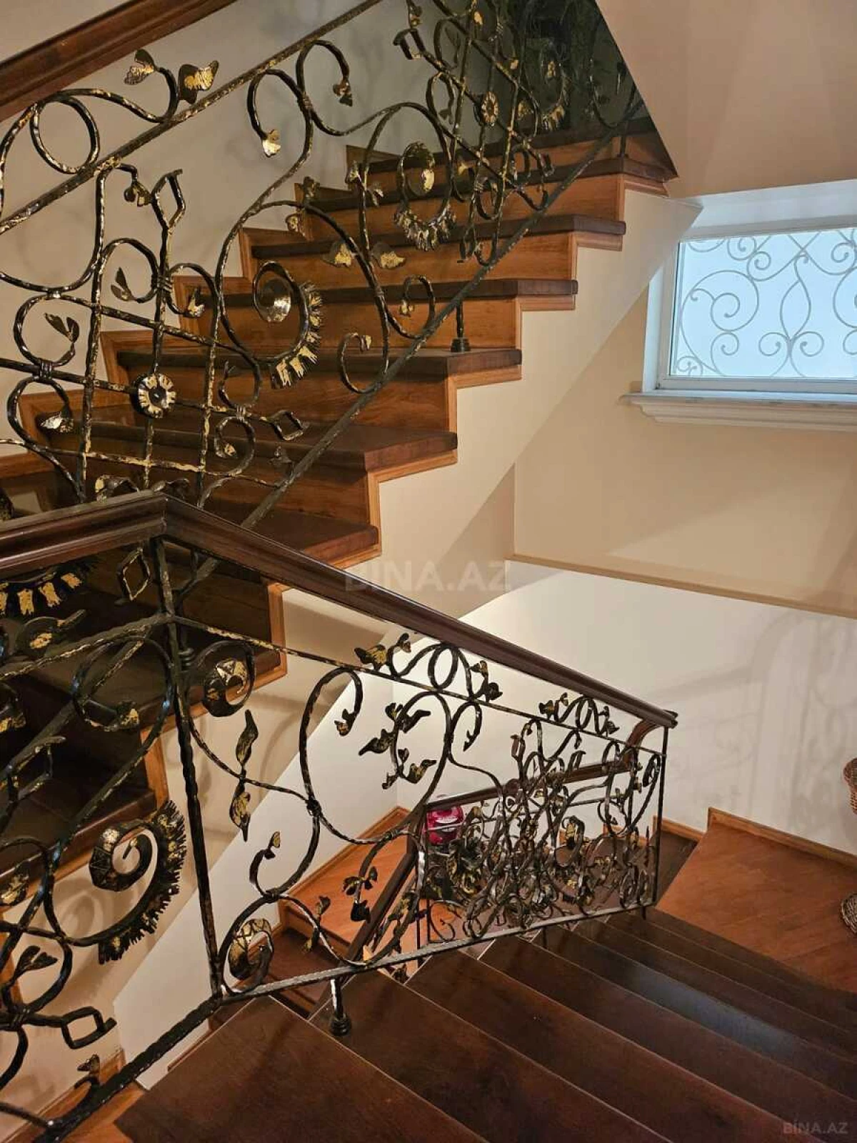 Kirayə verilir 7 otaqlı həyət evi 700 m²