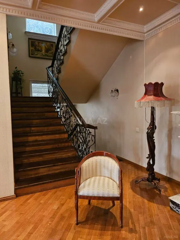 Kirayə verilir 7 otaqlı həyət evi 700 m²