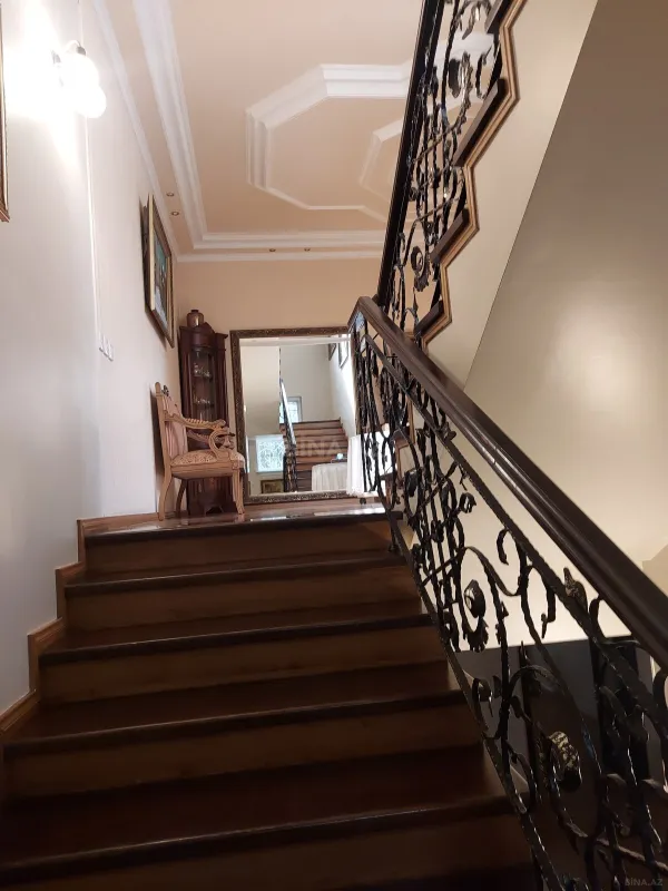Kirayə verilir 7 otaqlı həyət evi 700 m²
