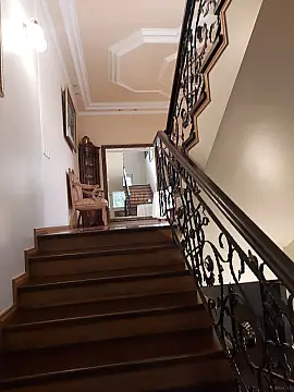 Kirayə verilir 7 otaqlı həyət evi 700 m²