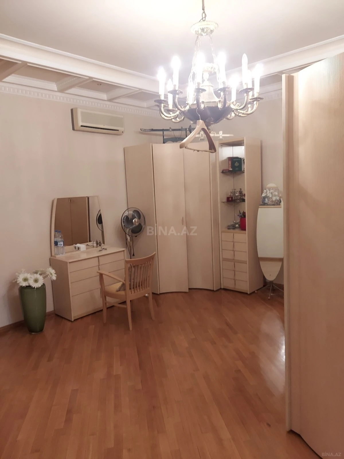 Kirayə verilir 7 otaqlı həyət evi 700 m²