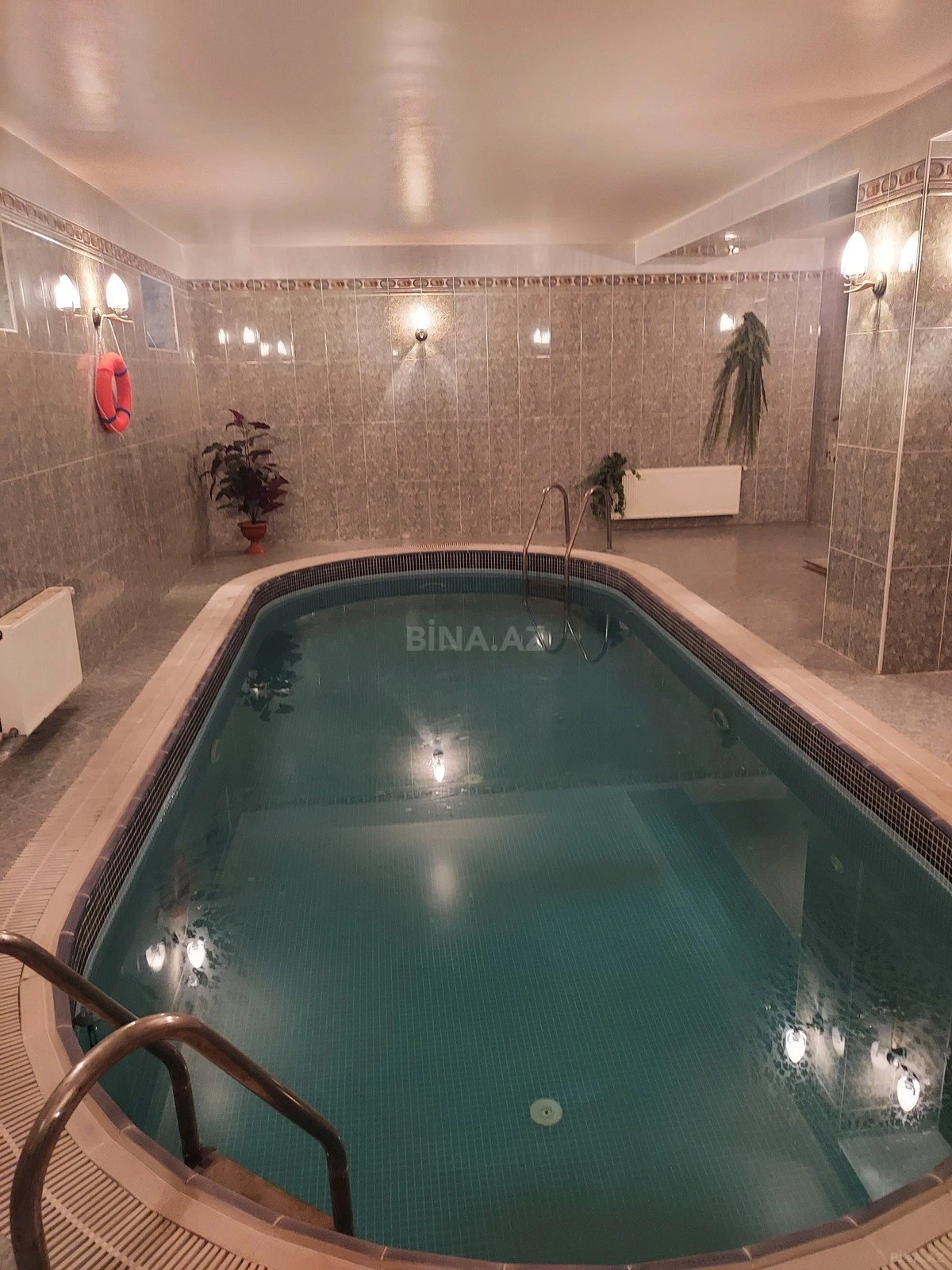 Kirayə verilir 7 otaqlı həyət evi 700 m²