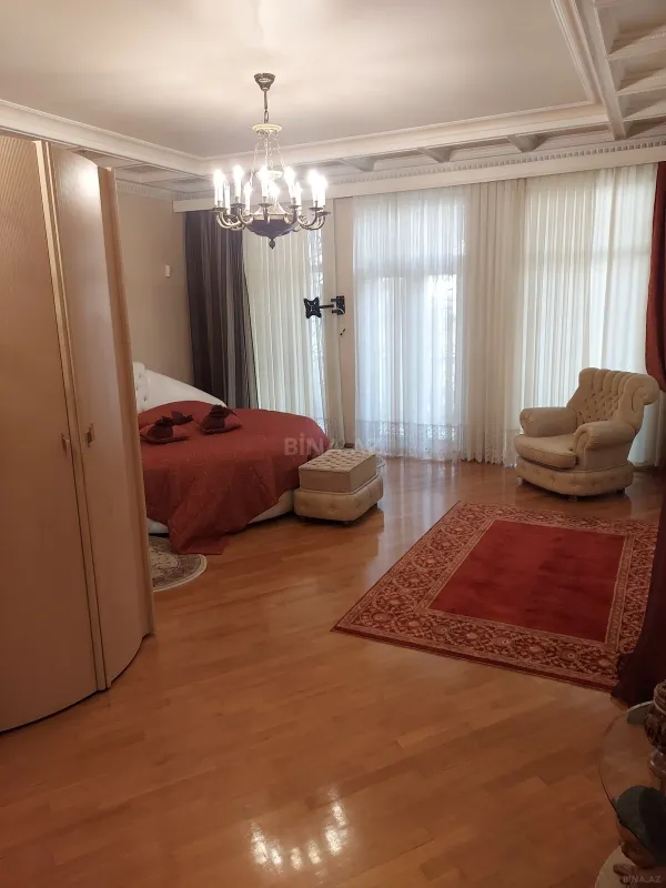 Kirayə verilir 7 otaqlı həyət evi 700 m²