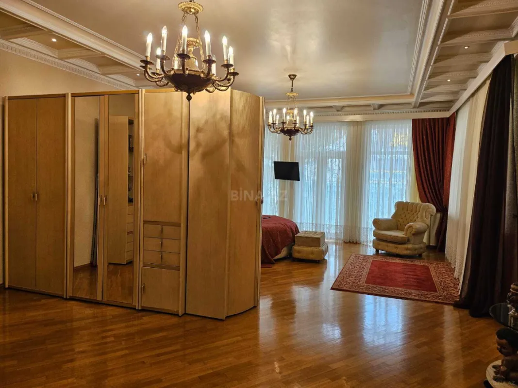 Kirayə verilir 7 otaqlı həyət evi 700 m²