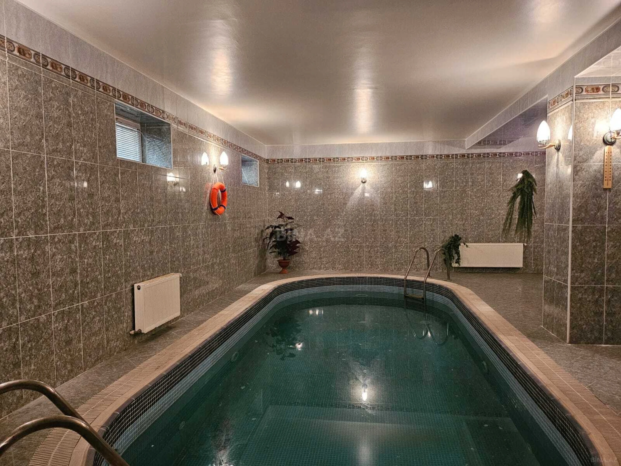 Kirayə verilir 7 otaqlı həyət evi 700 m²