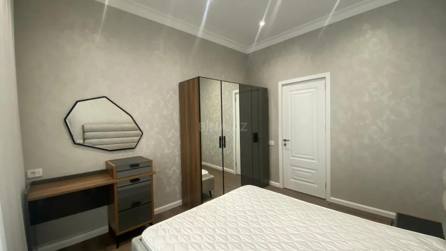 Kirayə verilir 3 otaqlı mənzil 130 m²