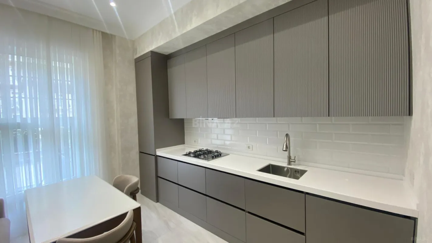 Kirayə verilir 3 otaqlı mənzil 130 m²