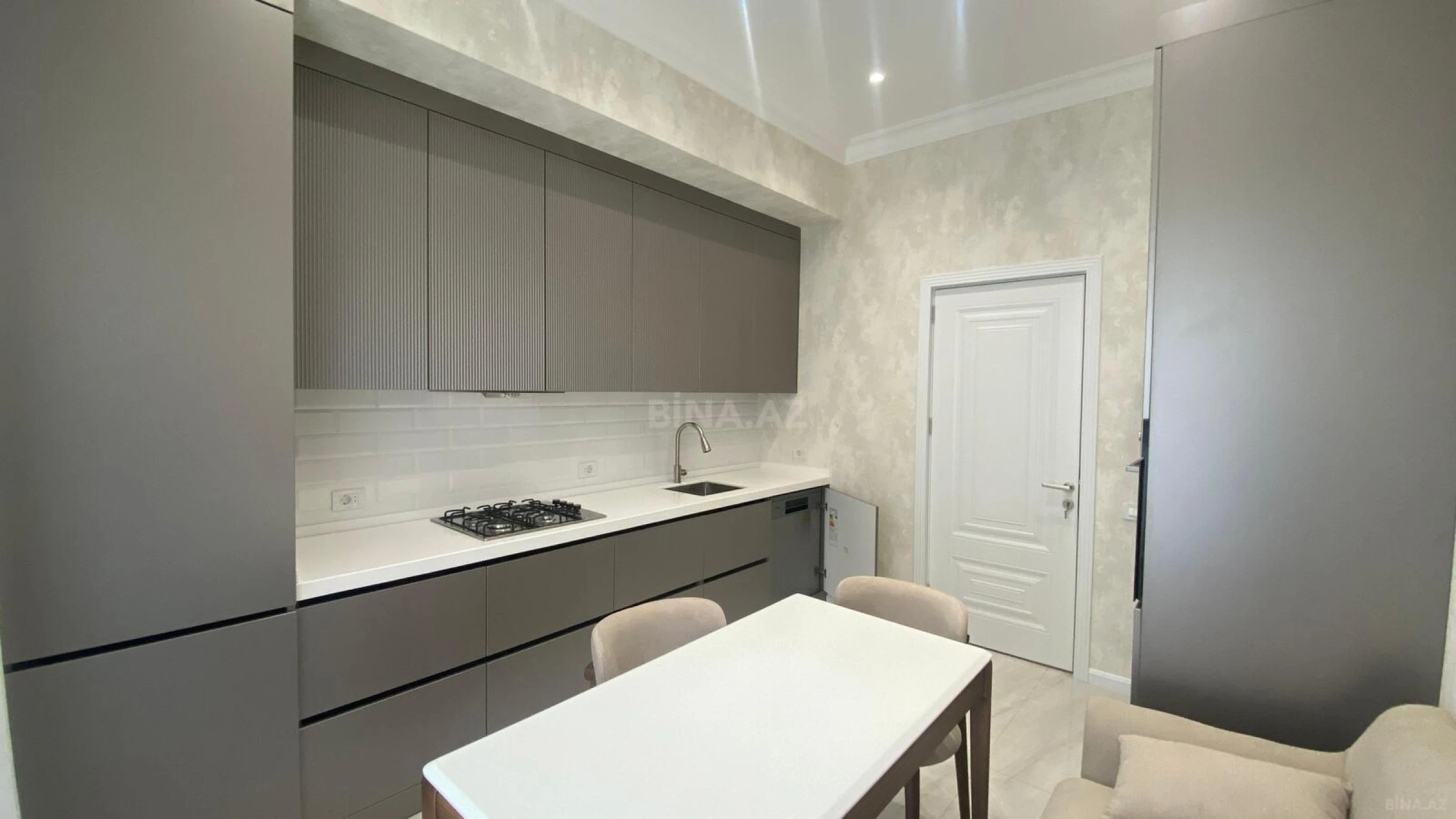 Kirayə verilir 3 otaqlı mənzil 130 m²
