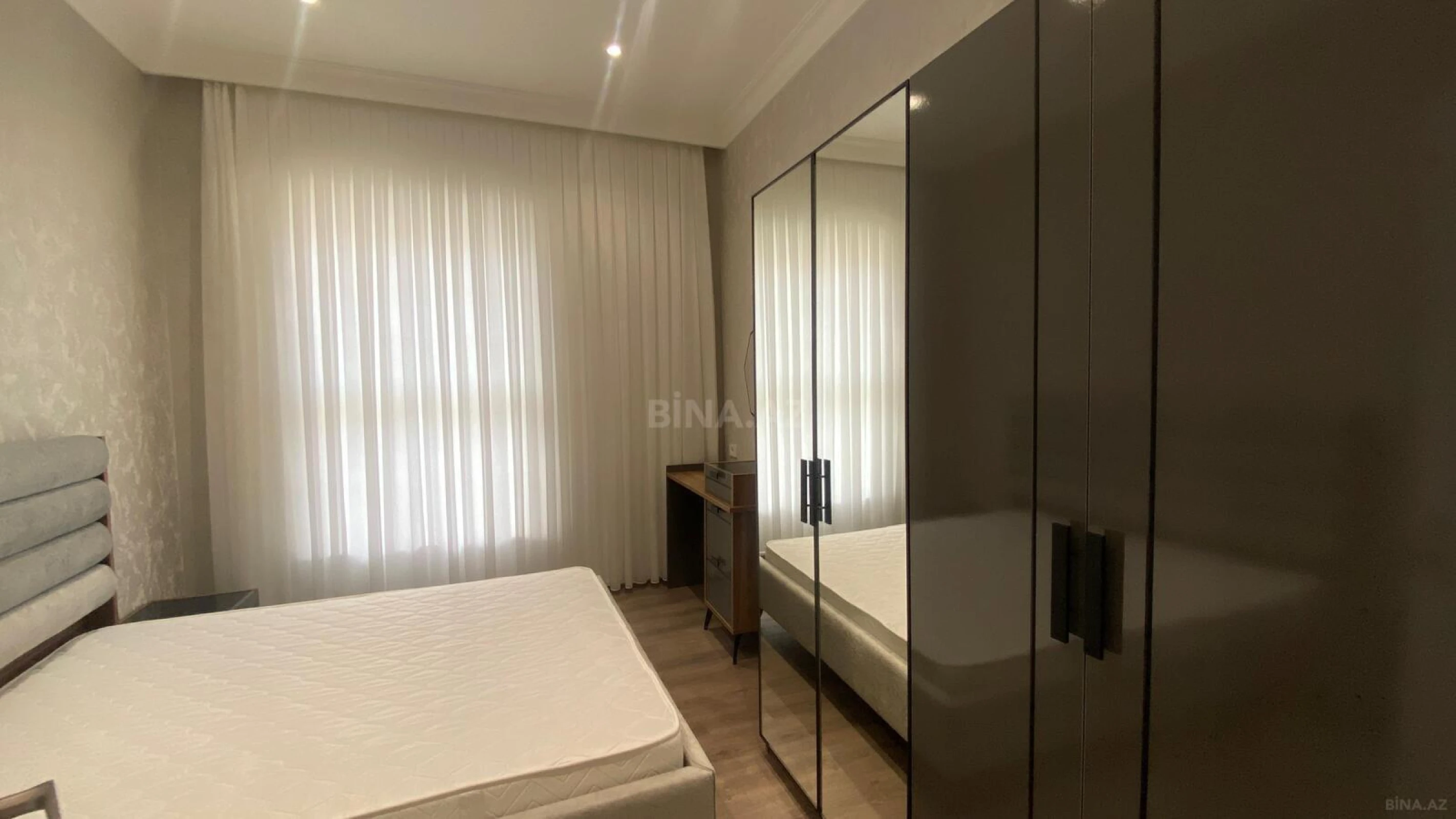 Kirayə verilir 3 otaqlı mənzil 130 m²