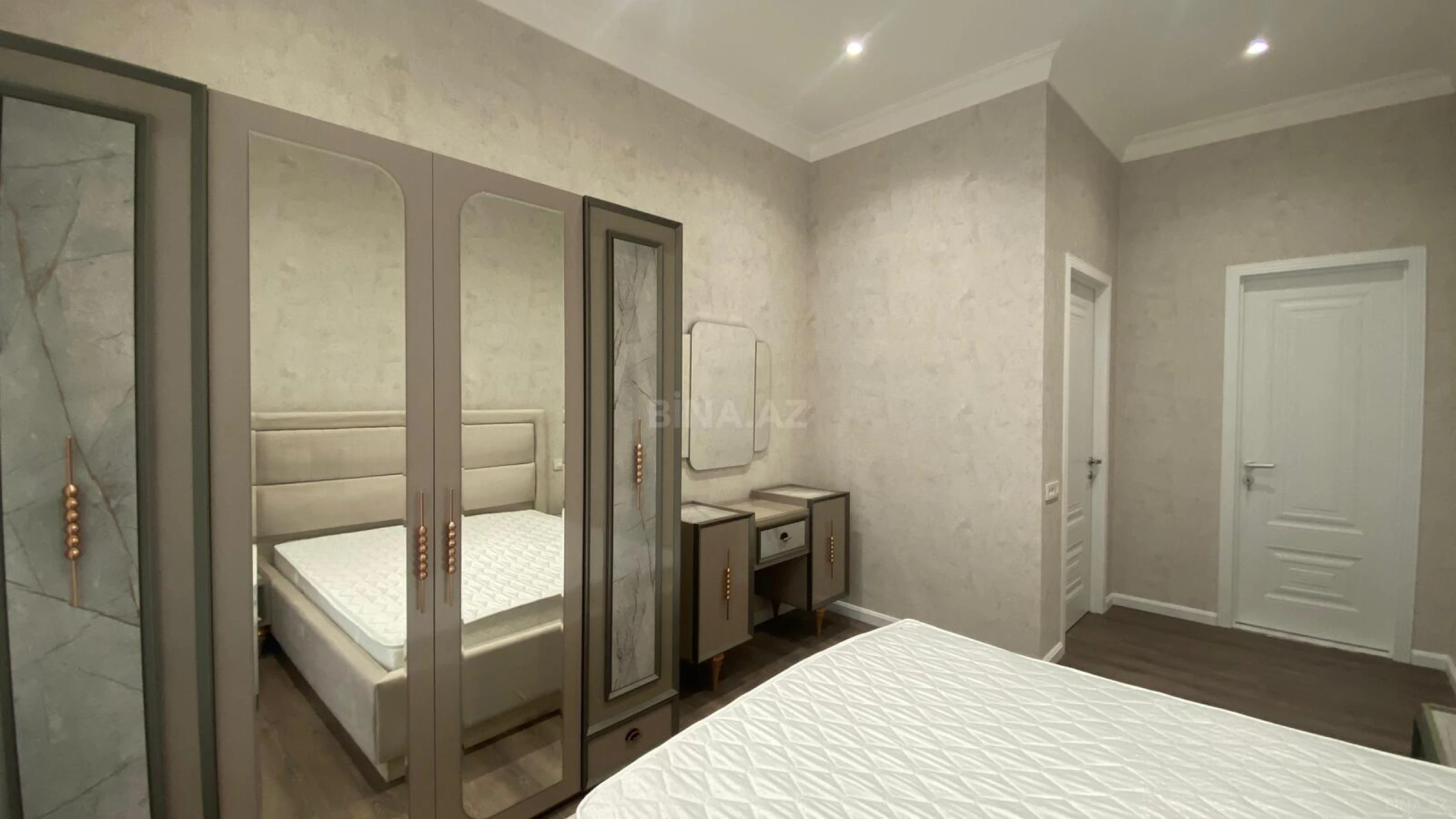 Kirayə verilir 3 otaqlı mənzil 130 m²