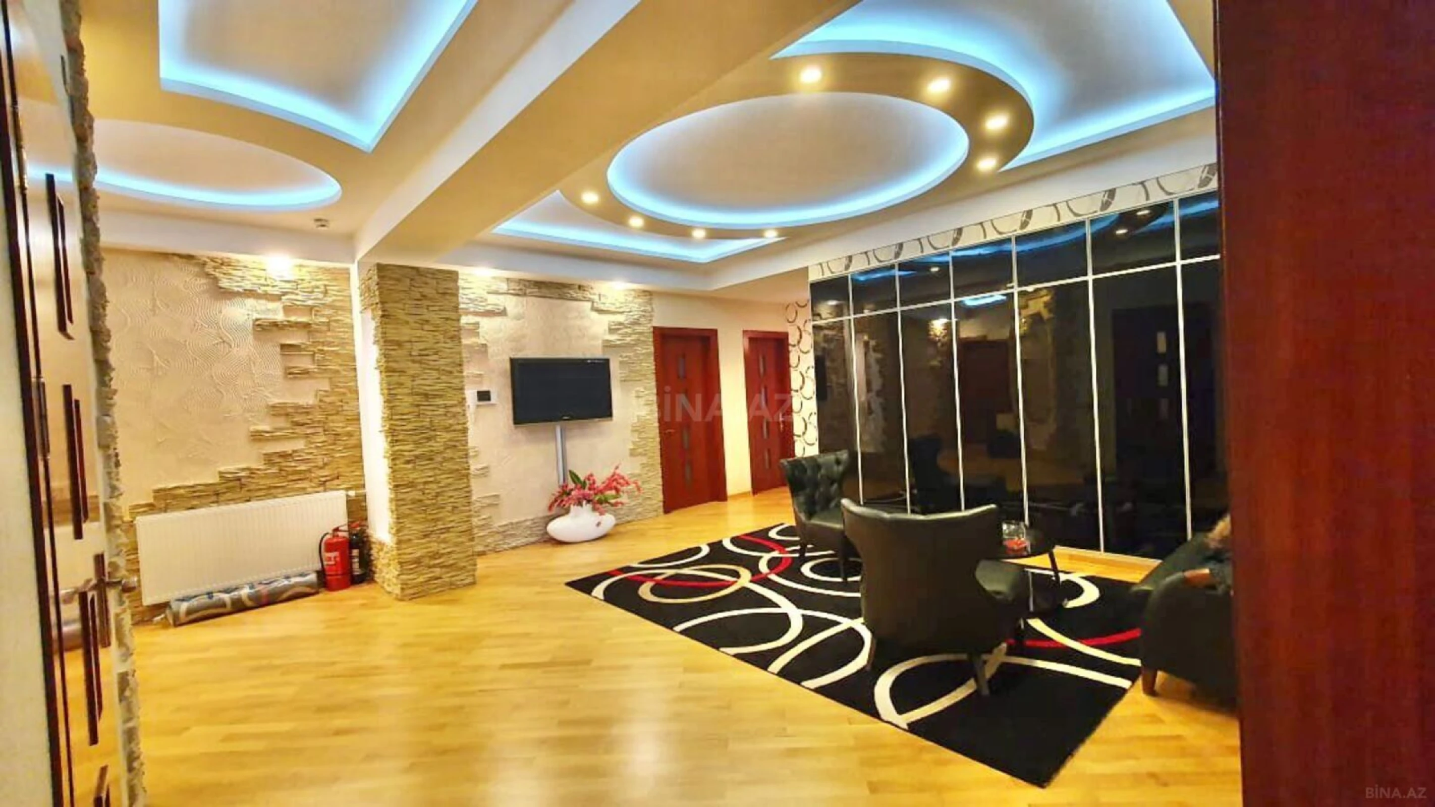 Kirayə verilir 3 otaqlı mənzil 200 m²
