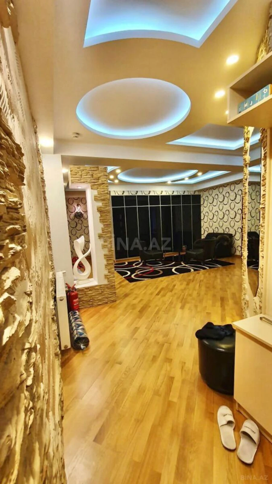 Kirayə verilir 3 otaqlı mənzil 200 m²