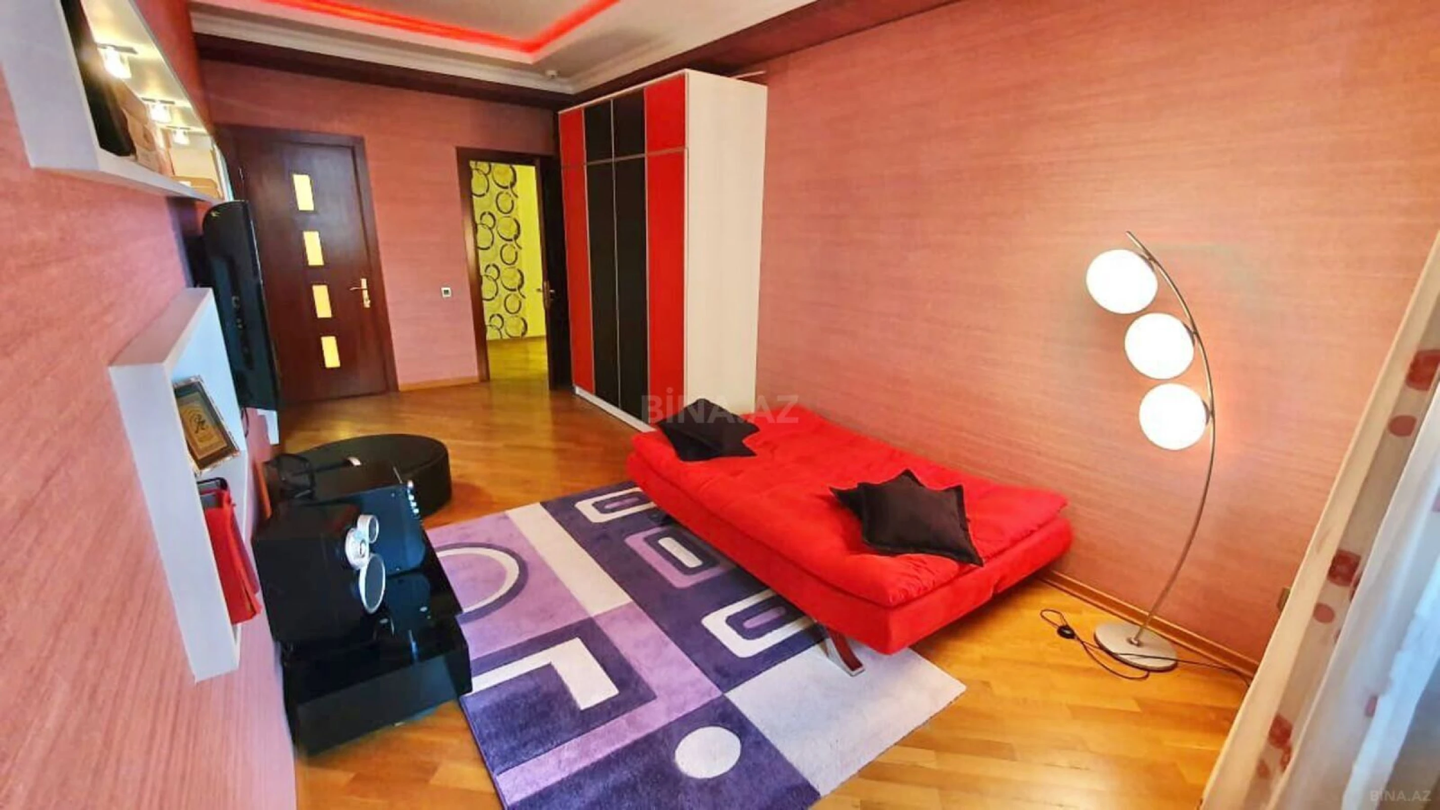 Kirayə verilir 3 otaqlı mənzil 200 m²