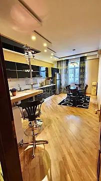 Kirayə verilir 3 otaqlı mənzil 200 m²