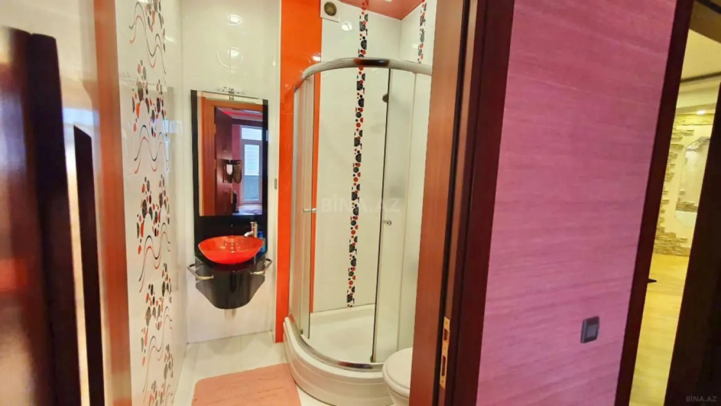 Kirayə verilir 3 otaqlı mənzil 200 m²