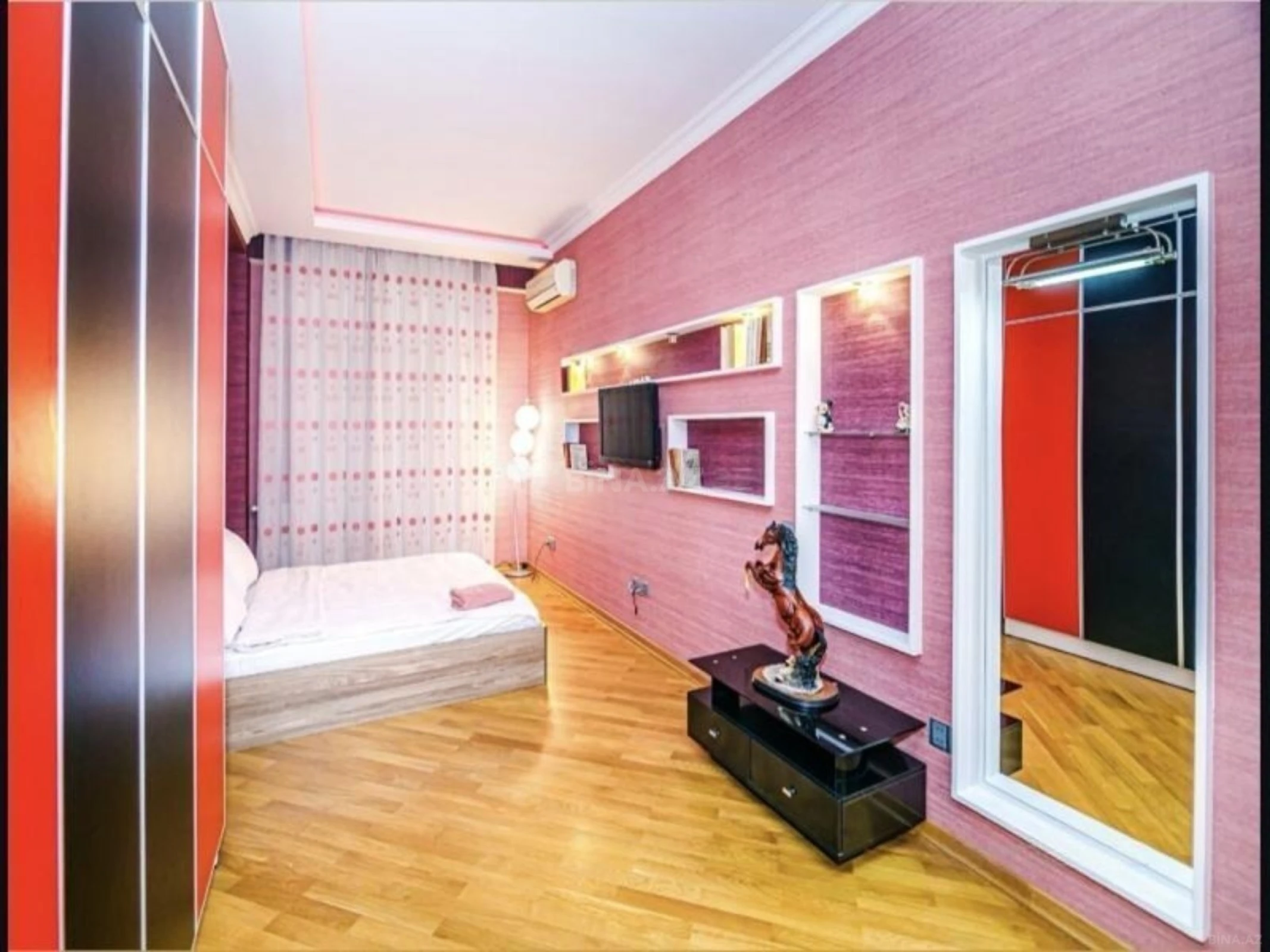 Kirayə verilir 3 otaqlı mənzil 200 m²