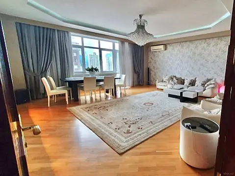 Kirayə verilir 3 otaqlı mənzil 200 m²