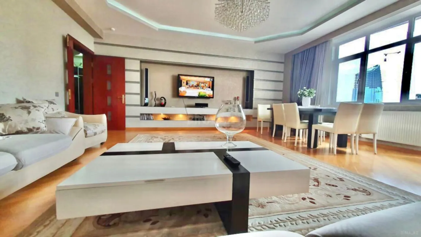 Kirayə verilir 3 otaqlı mənzil 200 m²