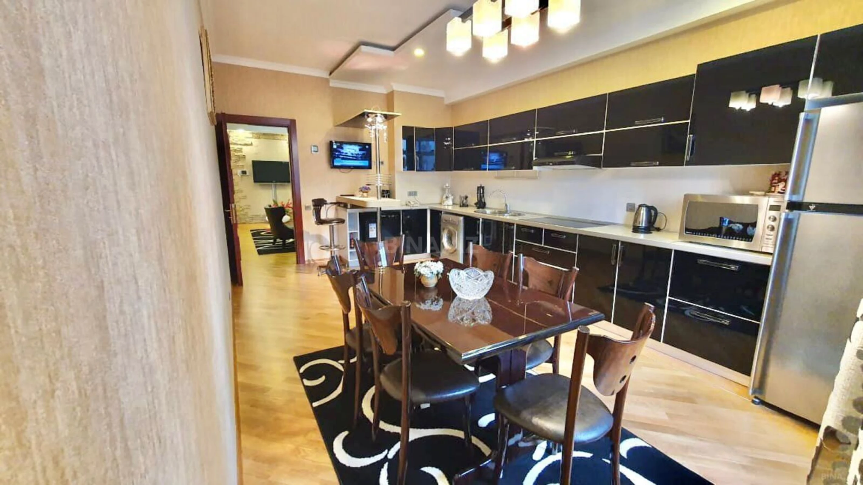 Kirayə verilir 3 otaqlı mənzil 200 m²