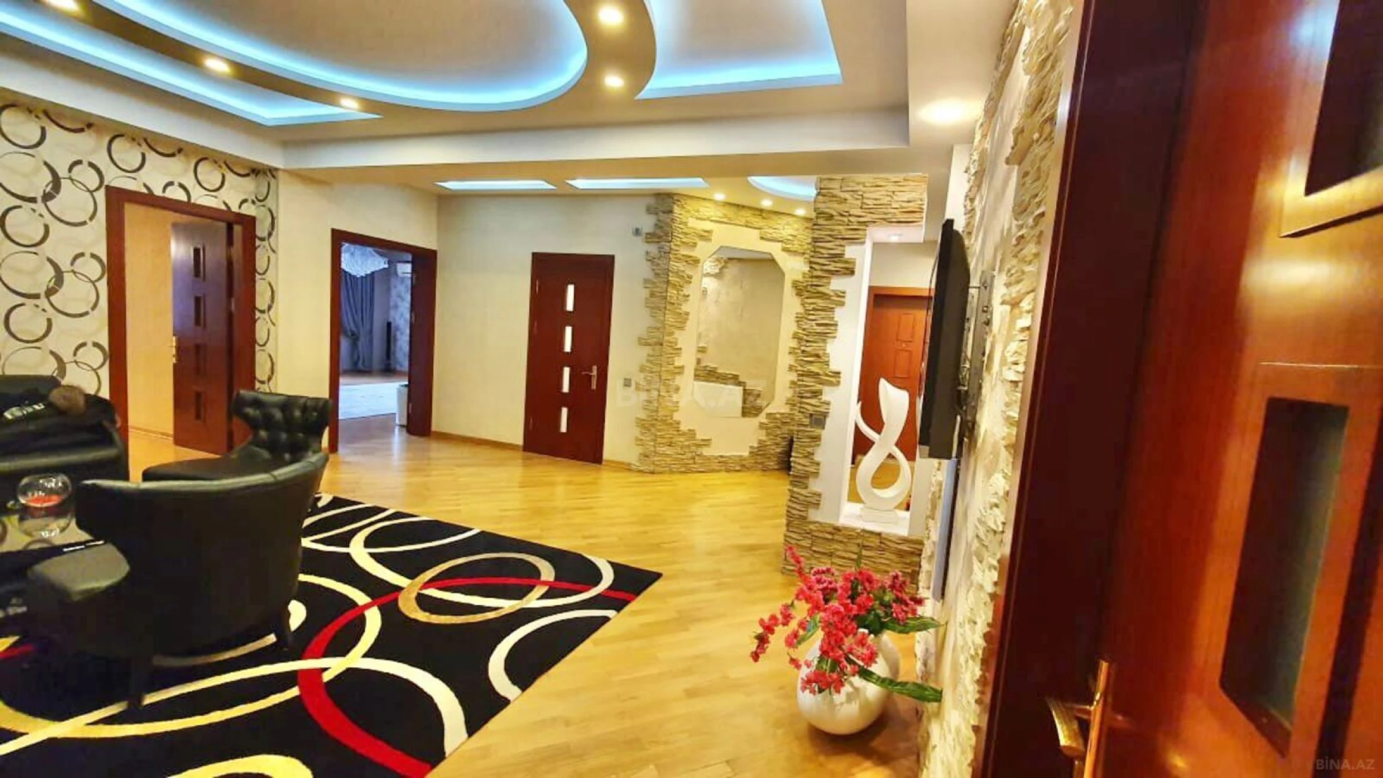 Kirayə verilir 3 otaqlı mənzil 200 m²