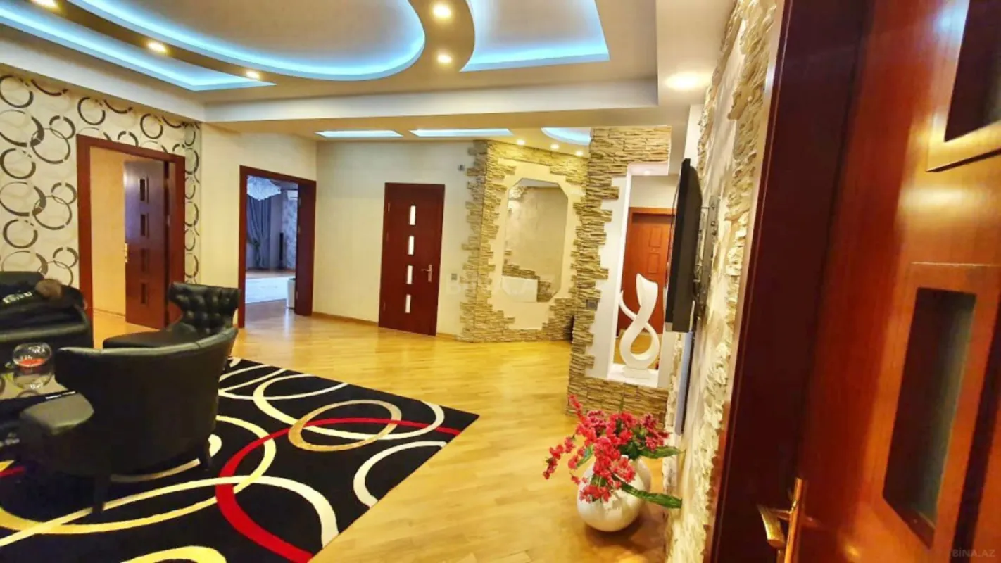 Kirayə verilir 3 otaqlı mənzil 200 m²