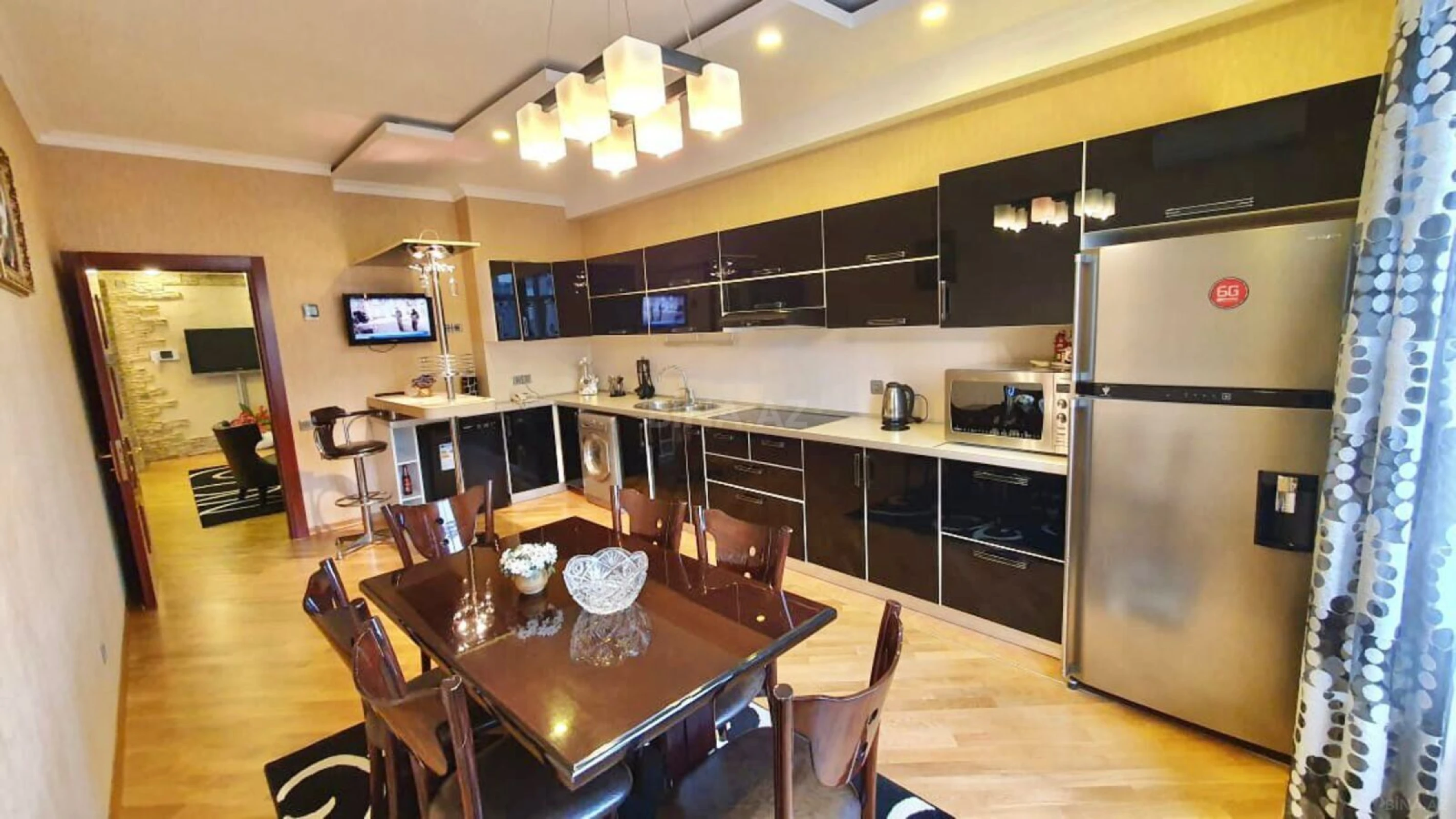 Kirayə verilir 3 otaqlı mənzil 200 m²