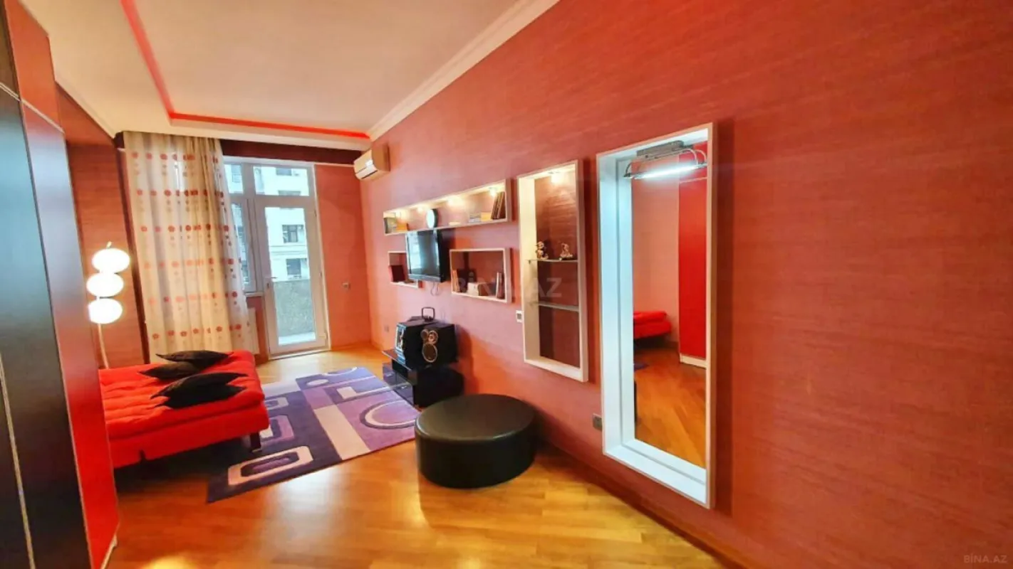 Kirayə verilir 3 otaqlı mənzil 200 m²