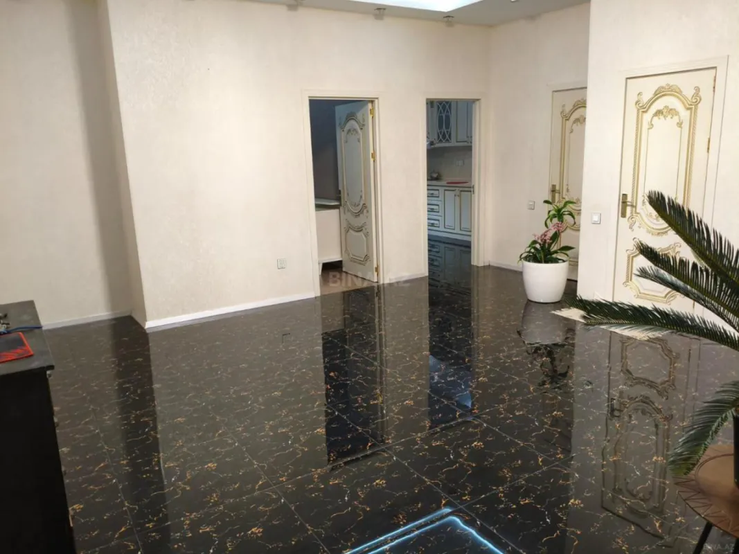 Kirayə verilir 3 otaqlı mənzil 114 m²