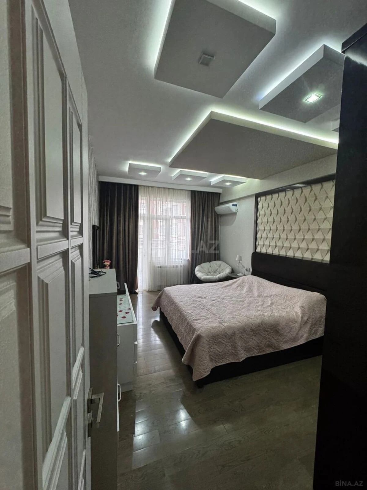 Kirayə verilir 3 otaqlı mənzil 150 m²