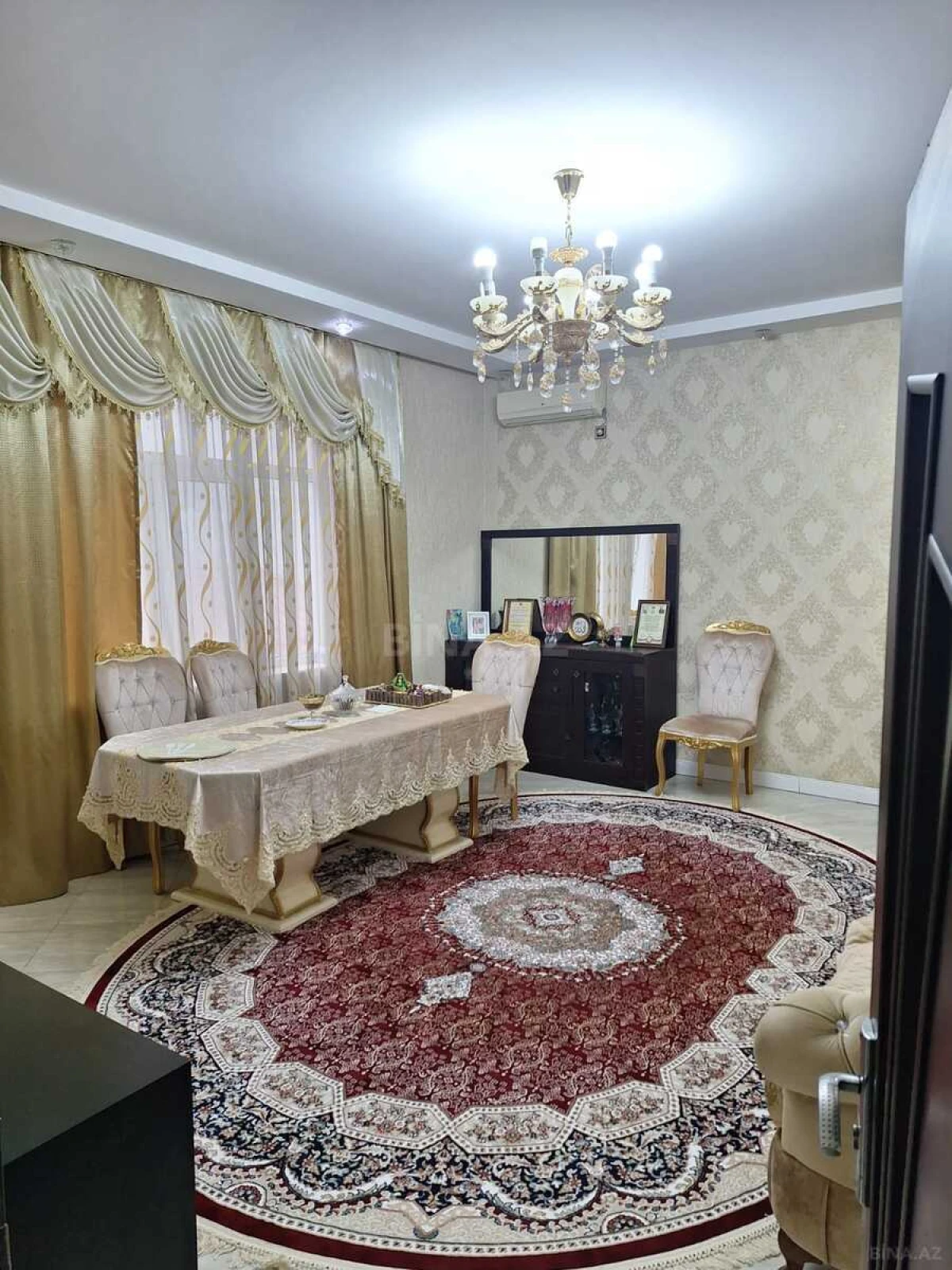 Satılır 6 otaqlı həyət evi 350 m²