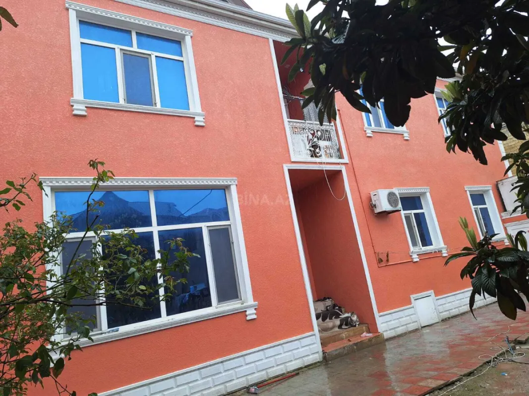 Satılır 6 otaqlı həyət evi 350 m²