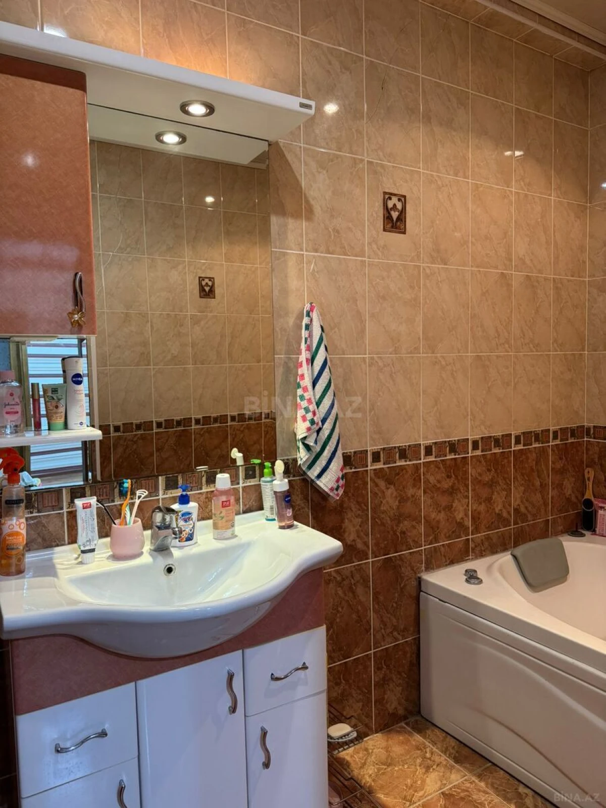 Satılır 3 otaqlı mənzil 137 m²