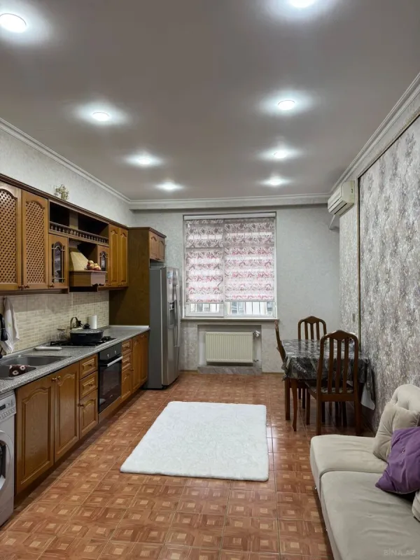 Satılır 3 otaqlı mənzil 137 m²