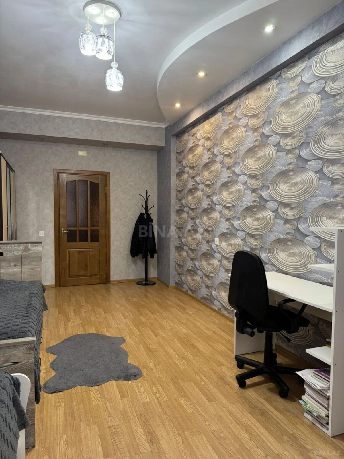 Satılır 3 otaqlı mənzil 137 m²